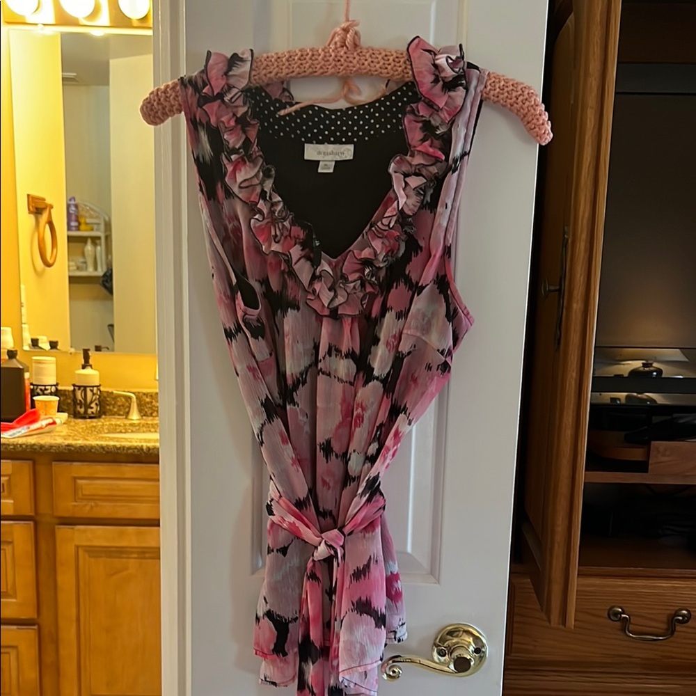 Dressbarn Black and Pink Belted Top